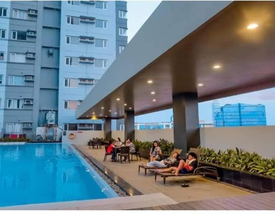 Nice Corner Ayala 1 Bedroom Condo At Heart Of Davao City With Hi Speed Wi Fi Internet 외부 사진
